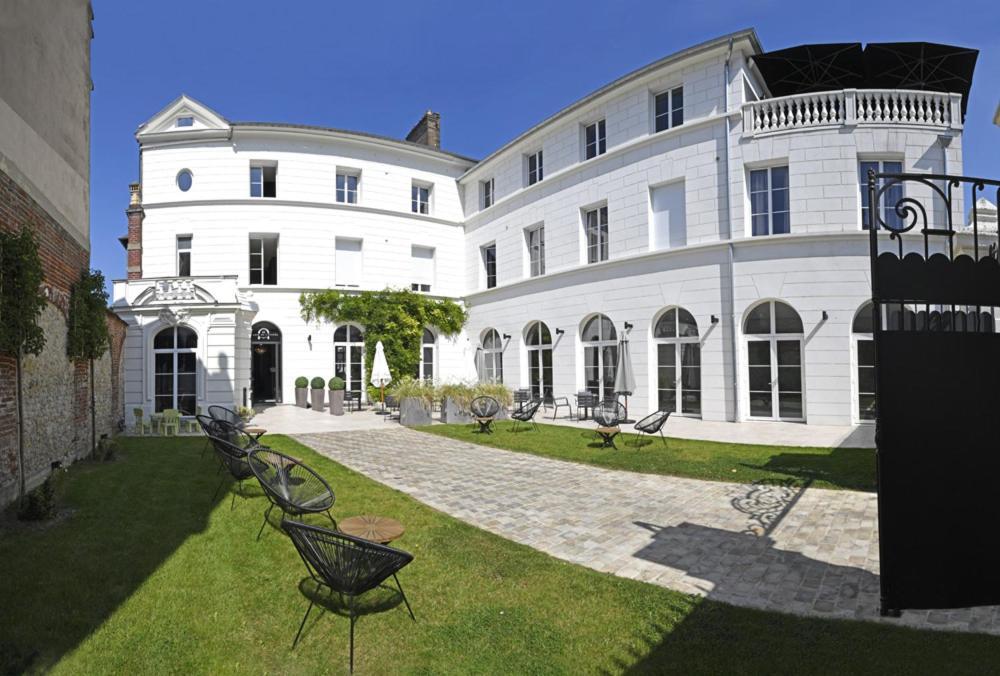 Aparthotel Manoir de l'évêché Lisieux Exterior foto